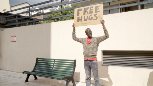 Campagne La Poste - Faire des hugs pas free.png